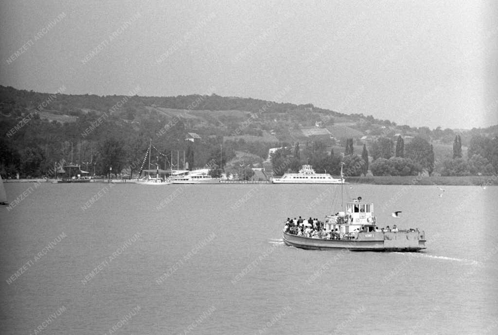 Közlekedés - Kompjárat a Balatonon Szántód és Tihany között