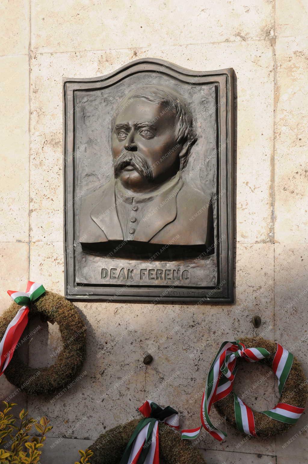 Deák Ferenc portré dombormű - Tapolca