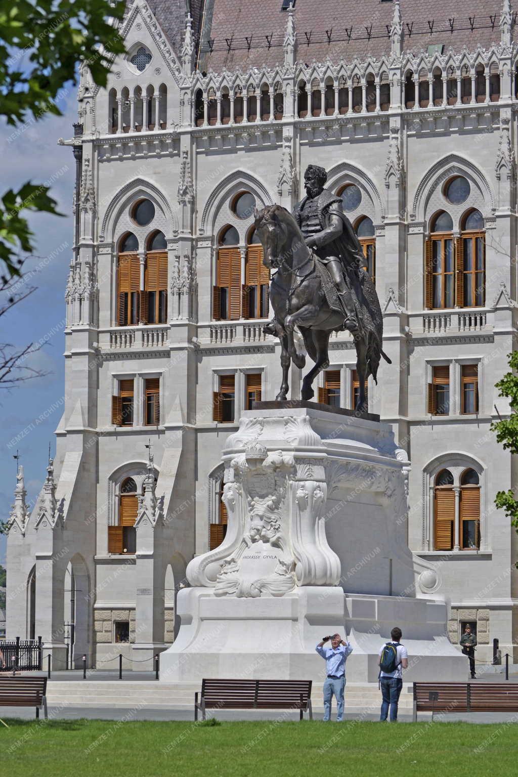 Műalkotás - Budapest -  Gróf Andrássy Gyula lovas szobra