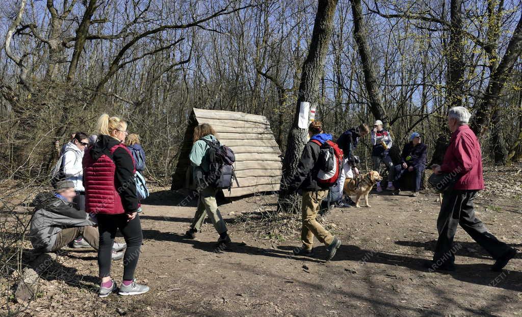 Turizmus - Piliscsaba - Természetjárók a Pilisben