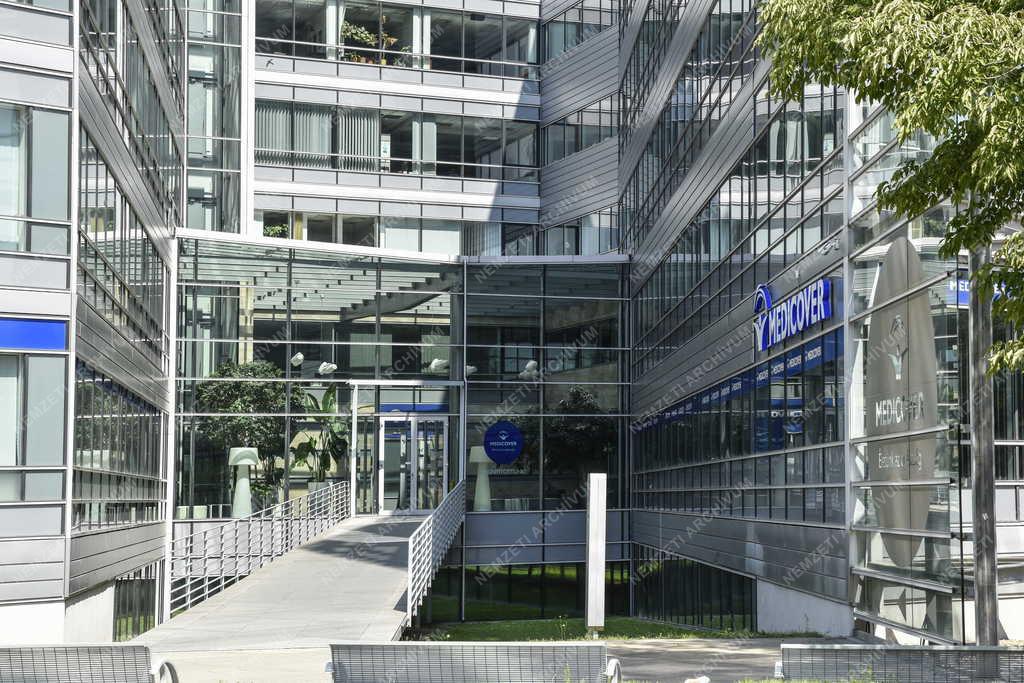 Városkép - Budapest - Alkotás Point Irodaház - Medicover Alkotás Point Klinika