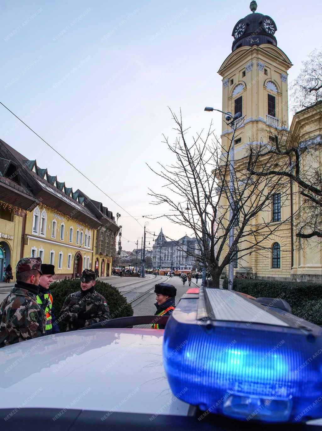 Közbiztonság - Debrecen - Rendőrök és katonák együttműködése 