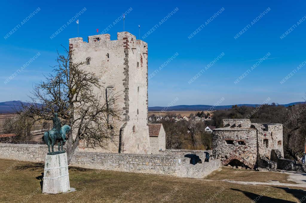 Műemlék - Nagyvázsony - Kinizsi vár