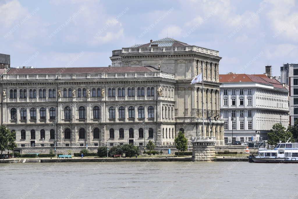 Folyó - Budapest - Magas a Duna folyó vízállása