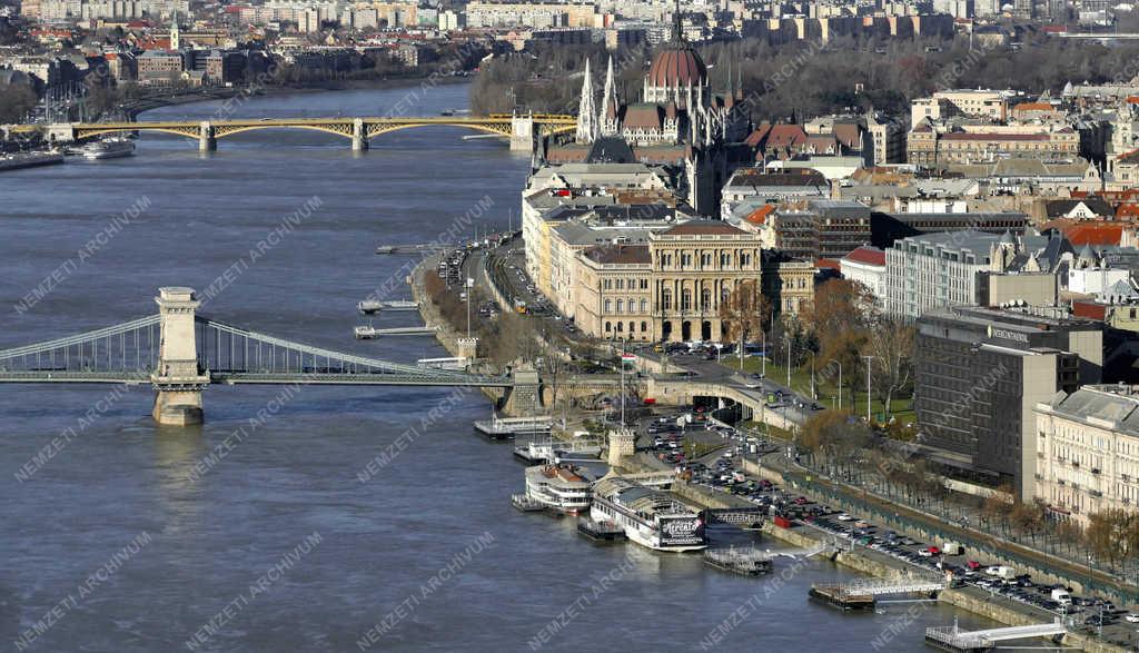 Városkép - Budapest - Duna-parti épületek