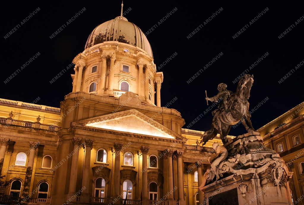 Műalkotás - Budapest - Savoyai Jenő szobra a Várban