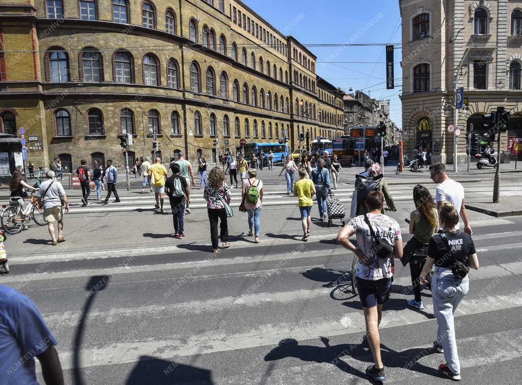 Településfejlesztés - Budapest - Megújul a Blaha Lujza tér