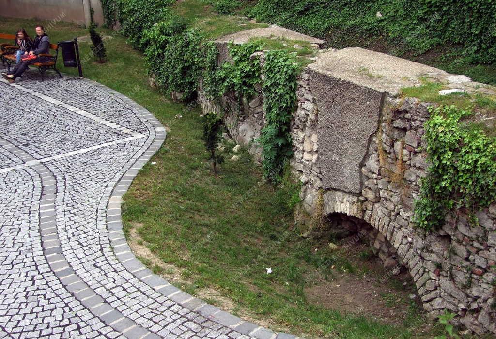 Műemlék - Sopron - Scarbantia városfalának maradványa