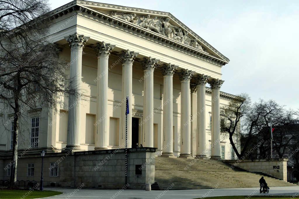 Műemlék épület - Budapest - A Nemzeti Múzeum