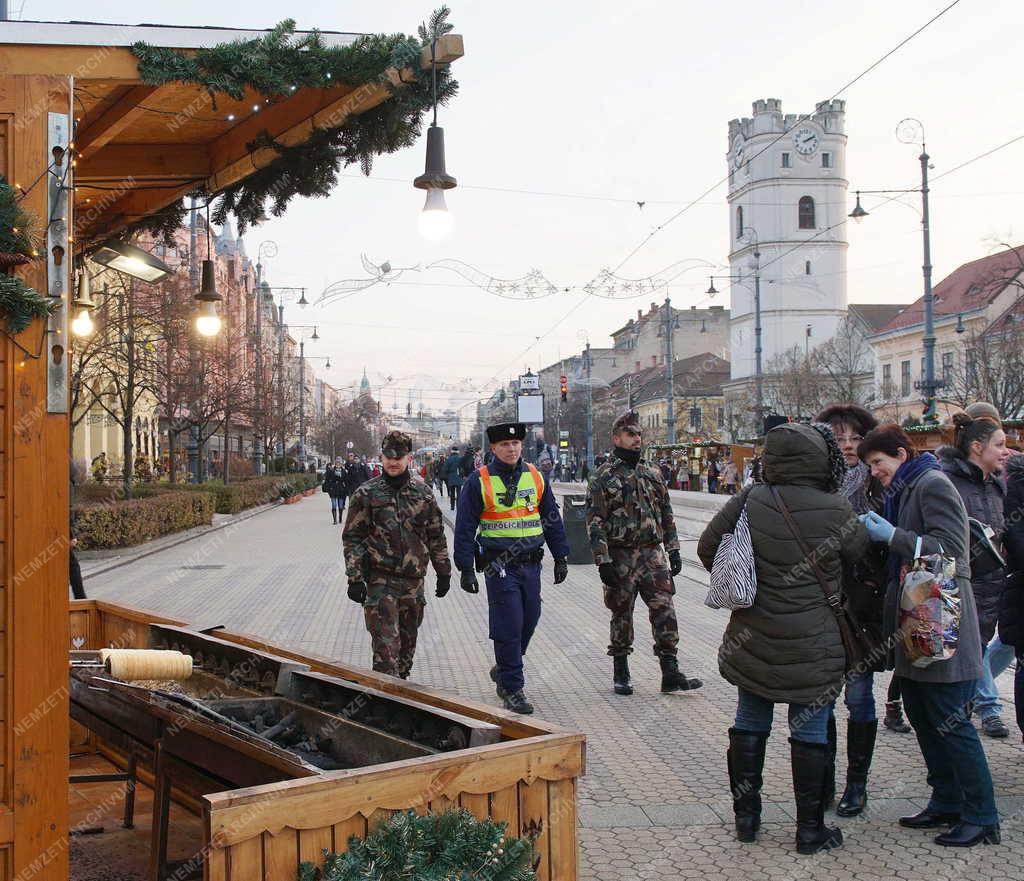 Közbiztonság - Debrecen - Rendőrök és katonák együttműködése 