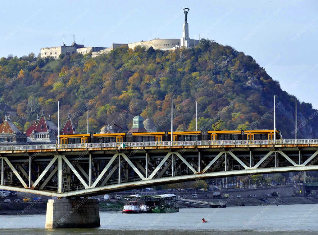 Városkép - Budapest - A Petőfi híd és a Gellért-hegy