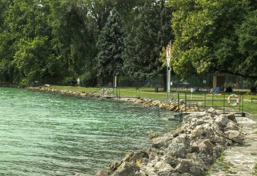 Tájkép - Tihany - A Balatoni Limnológiai Intézet strandja