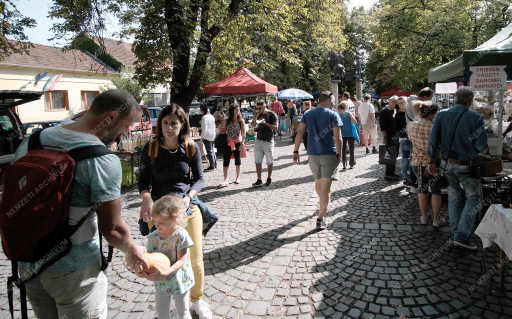 Kereskedelem - Nagymaros - Termelői piac