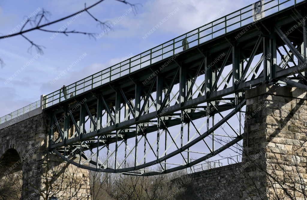 Közlekedés - Biatorbágyi egykori vasúti viadukt