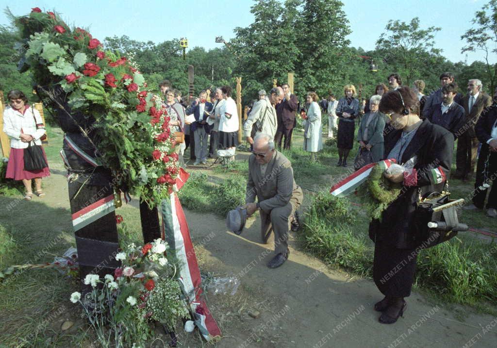 Belpolitika - Nagy Imre és mártírtársai újratemetése