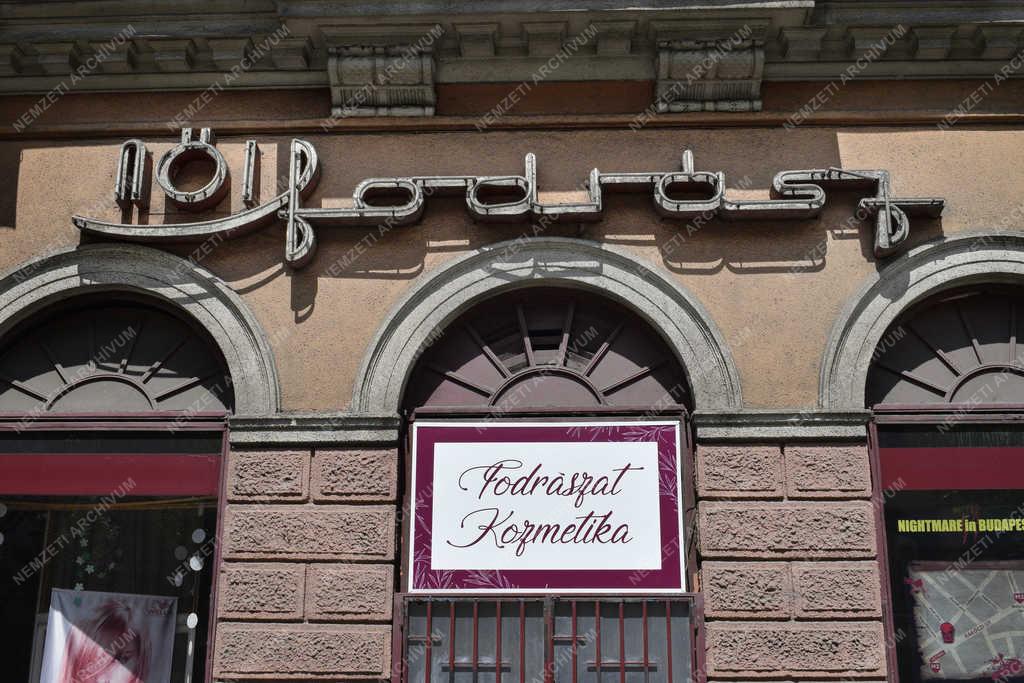 Városkép - Budapest - Régi neonreklám