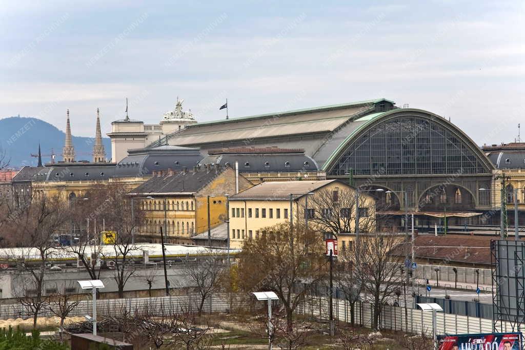 Közlekedési létesítmény - Budapest - A Keleti pályaudvar