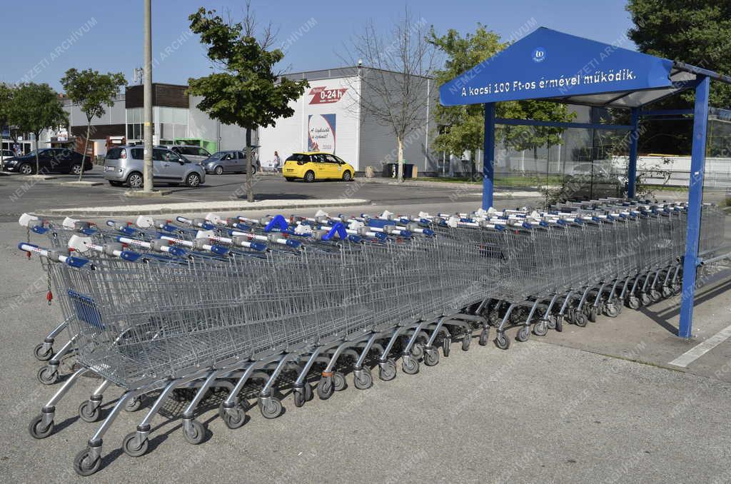 Kereskedelem - Budapest - Fogarasi úti Tesco áruház 