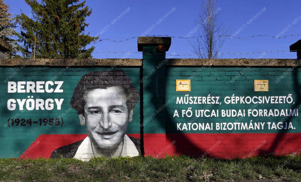 Emlékezés - Budapest - 1956-os hősöket bemutató falfestmények Pasaréten