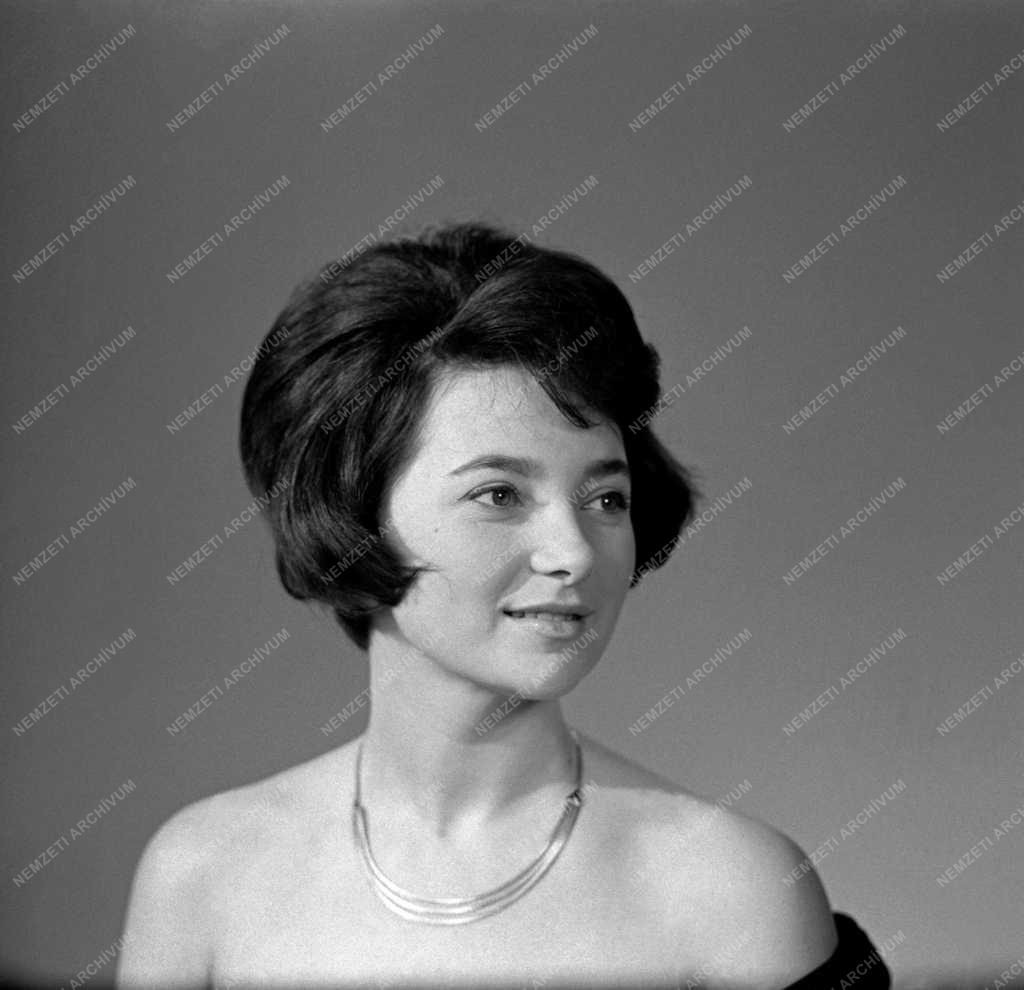 Média - Televízió - Lugossy Zsuzsa, a Magyar Televízió bemondója