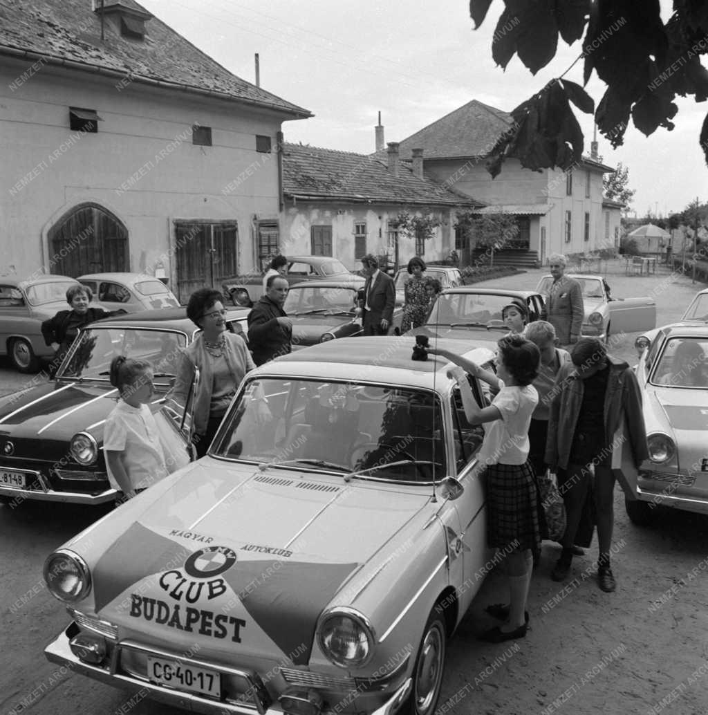 Szabadidő - Szervezet - Autósok az úttörőkért mozgalom