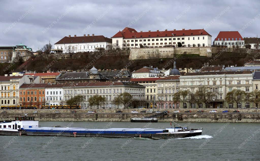 Városkép - Budapest - A Budai Vár részlete a Dunával