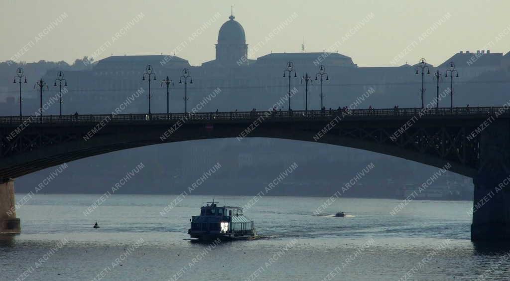 Városkép - Budapest - Ősz a Dunánál