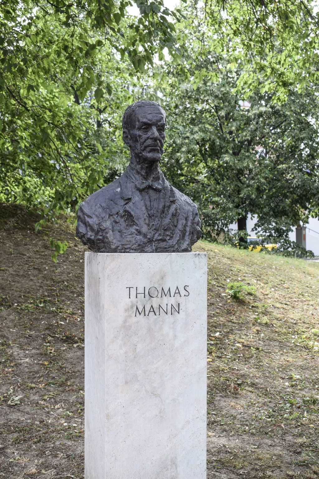 Városkép - Budapest - Thomas Mann mellszobra