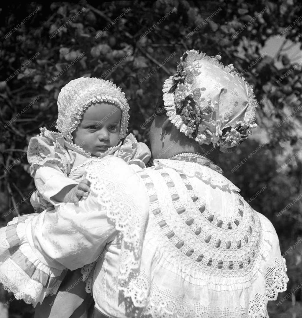 Kultúra - Folklór - Ünnepi matyó viselet