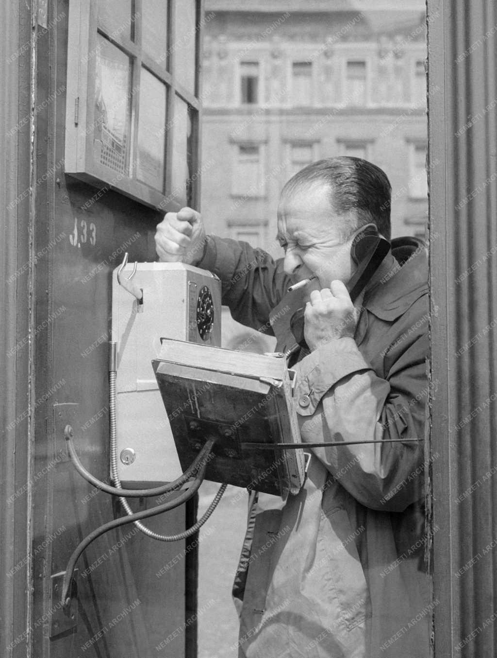 Szolgáltatás - Forintossal működő telefon automatát szereltek fel a József körúton