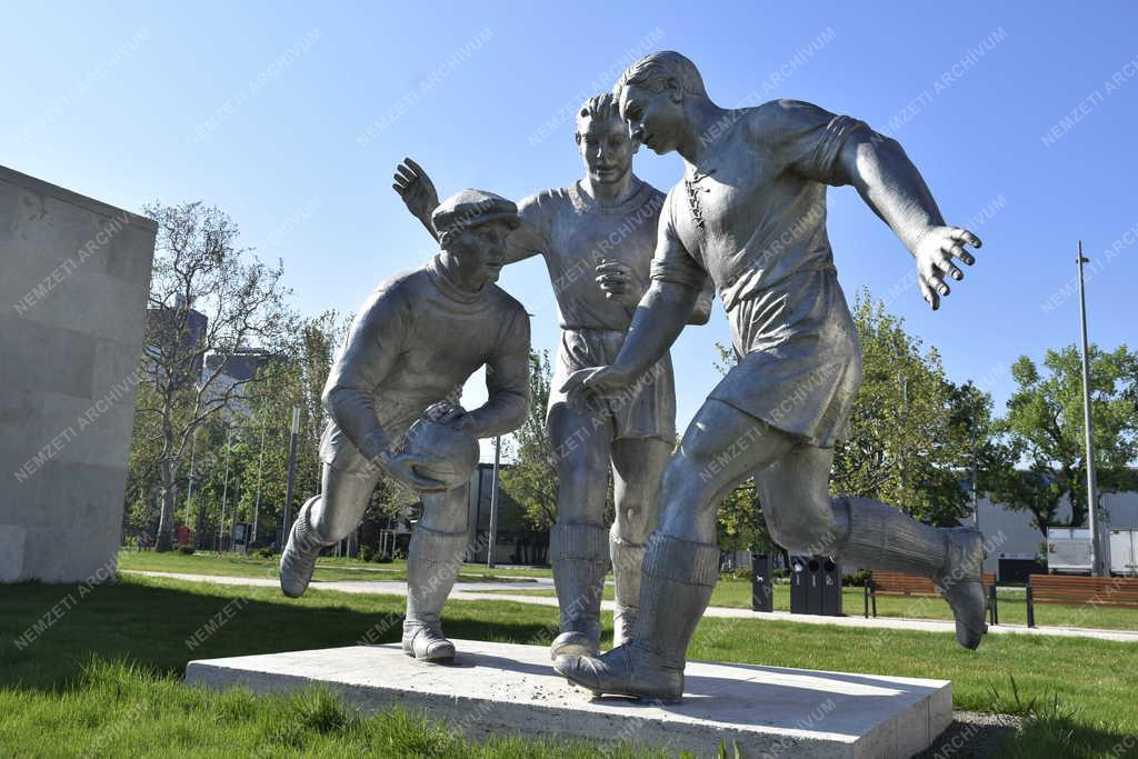 Kultúra - Megújult a Puskás Ferenc Stadion szoborparkja  