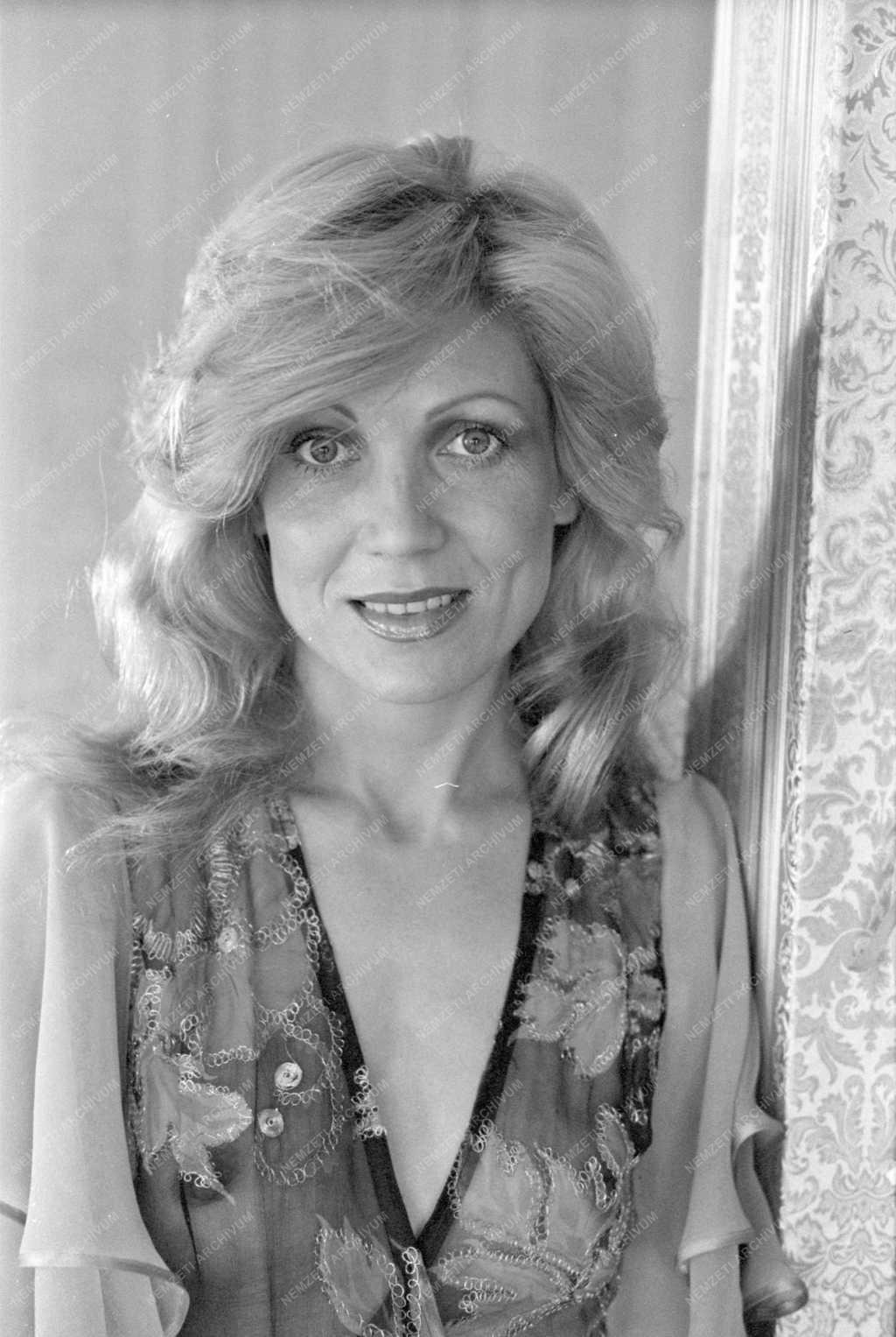Kultúra - Adamis Anna dalszerző, költő
