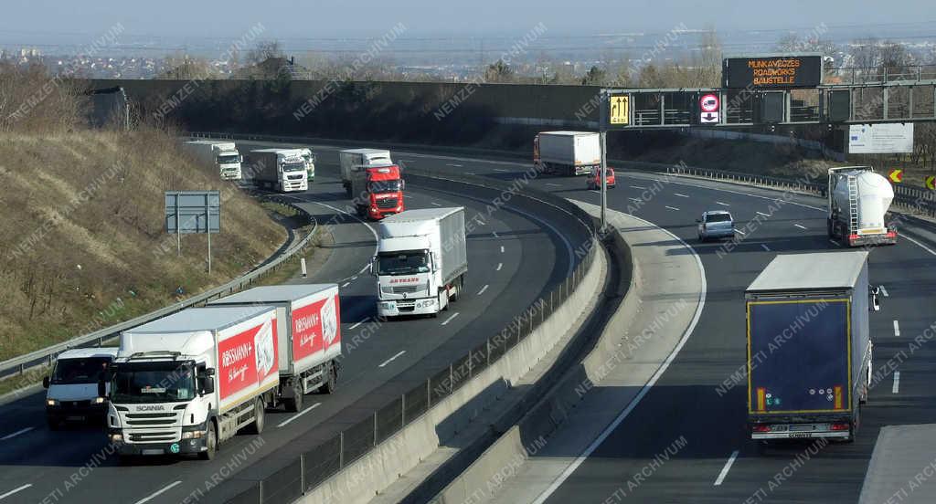 Közlekedés - Törökbálint - Gépjárműforgalom az M0-áson