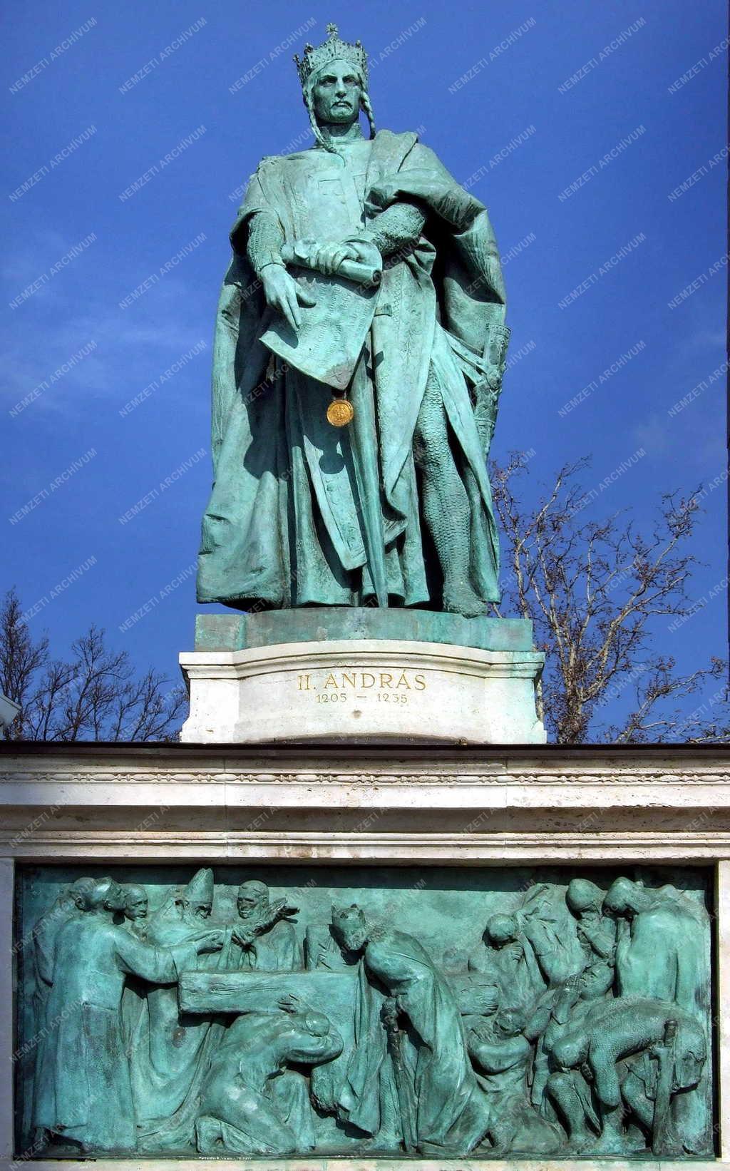 Köztéri szobor - Budapest - II. András király szobra a Hősök terén