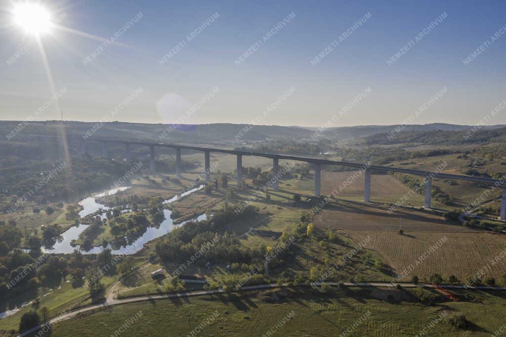 Közlekedés - Kőröshegyi viadukt