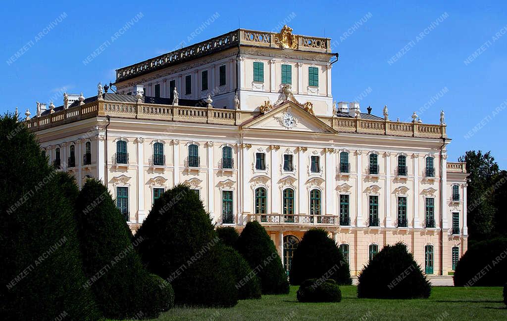 Műemlék épület - Fertőd - Az Esterházy-kastély