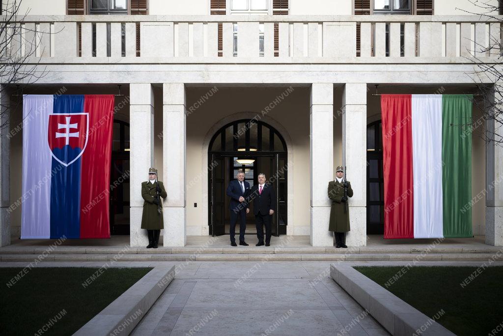 Orbán Viktor fogadta Robert Ficót