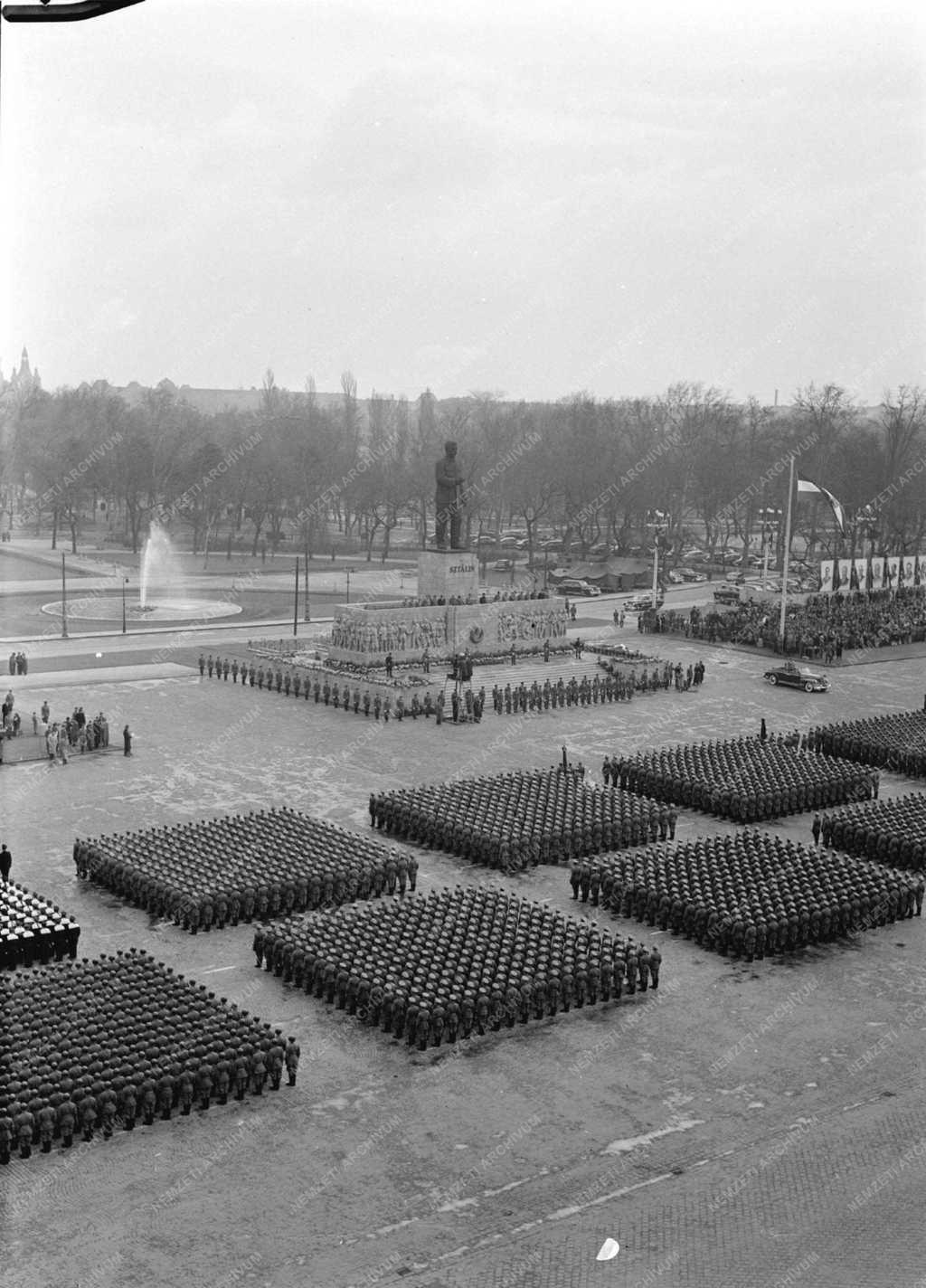 Ünnep - Díszszemle Budapesten