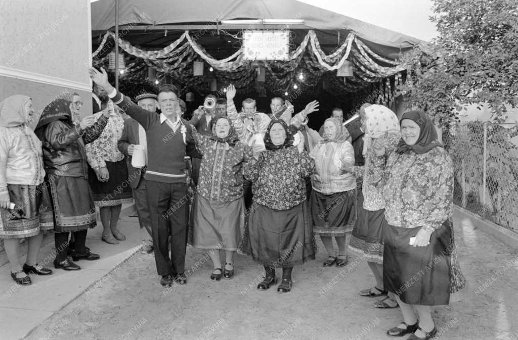 Házasság - Folklór - Lakodalom Boldogon