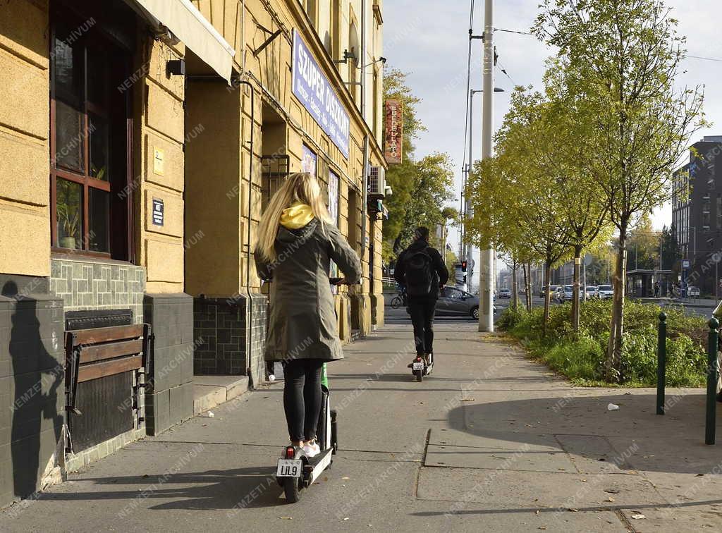 Közlekedés - Elektromos rollerek a fővárosban