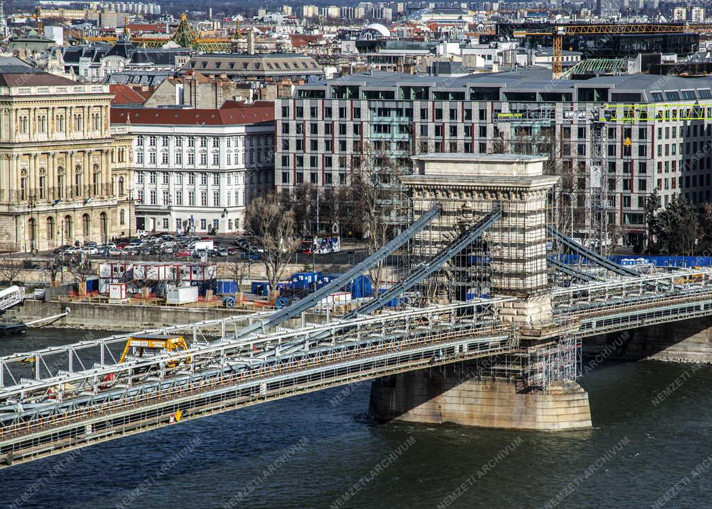 Közlekedés - Felújítás alatt a Széchenyi lánchíd