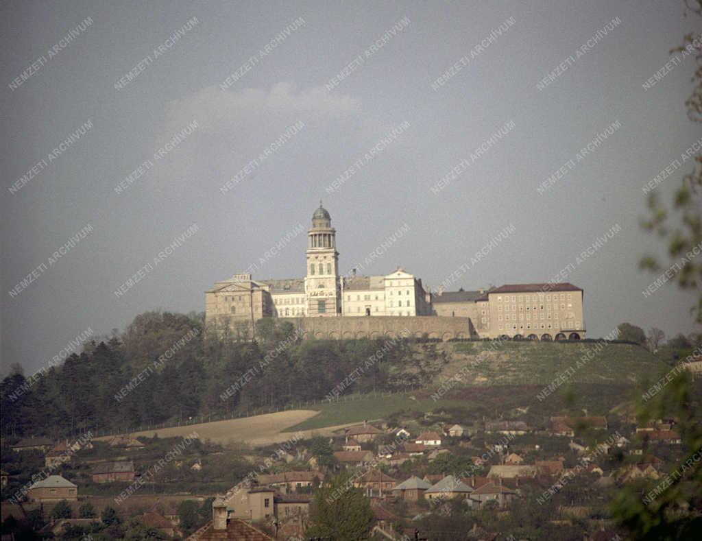 Egyház - Pannonhalmi Bencés Főapátság