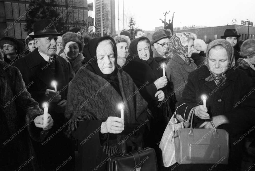 Megemlékezés - A sortűz áldozatira emlékeznek Salgótarjánban