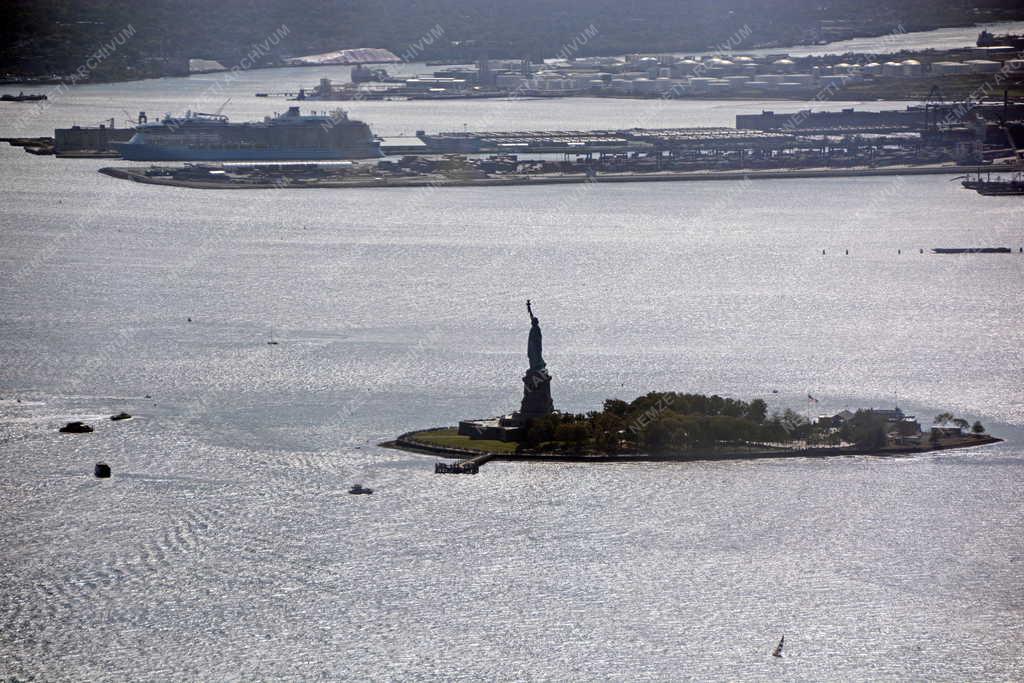 Városkép - New York - Kilátás a One World Trade Centerből  