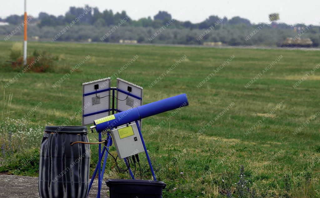 Légi közlekedés - Debrecen - Madárriasztó rendszer a repülőtéren