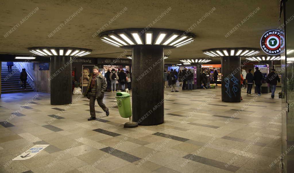 Közlekedés - Budapest - Astoria gyalogos aluljáró