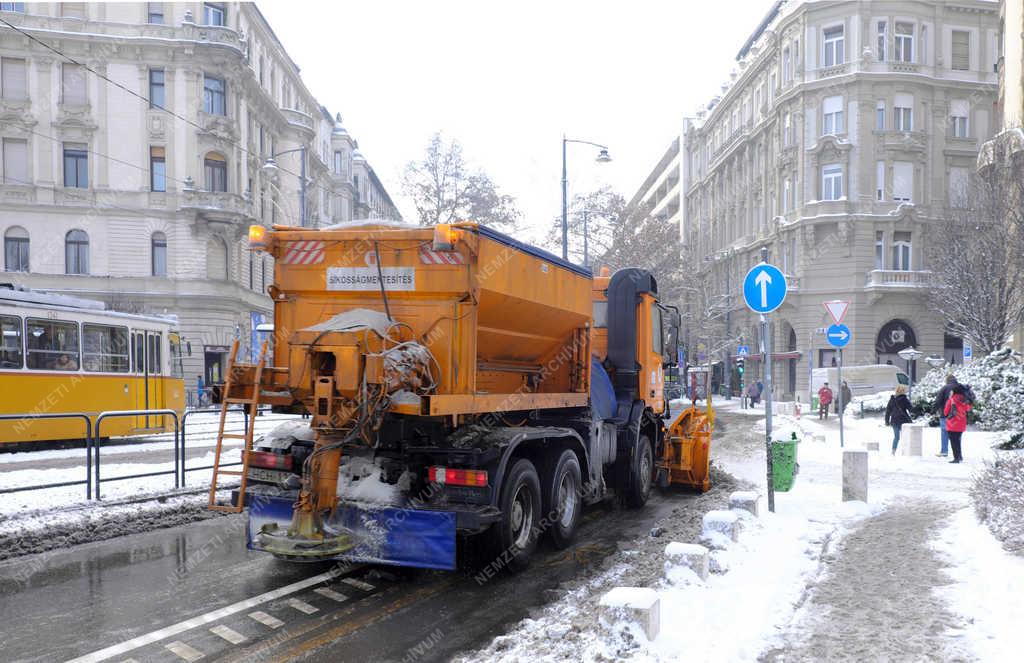 Időjárás - Budapest - Hóeltakarítás