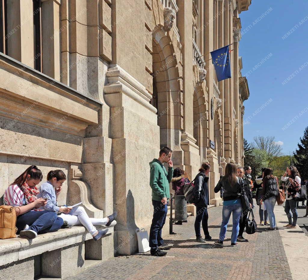 Oktatás - Debrecen - Hallgatók a Debreceni Egyetemen