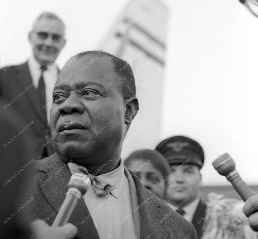 Kultúra - Louis Armstrong amerikai dzsessztrombitás Budapesten