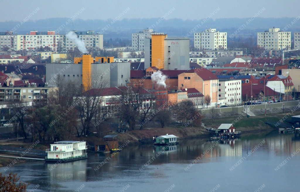 Városkép - Szeged - Tisza-part a PICK üzemével